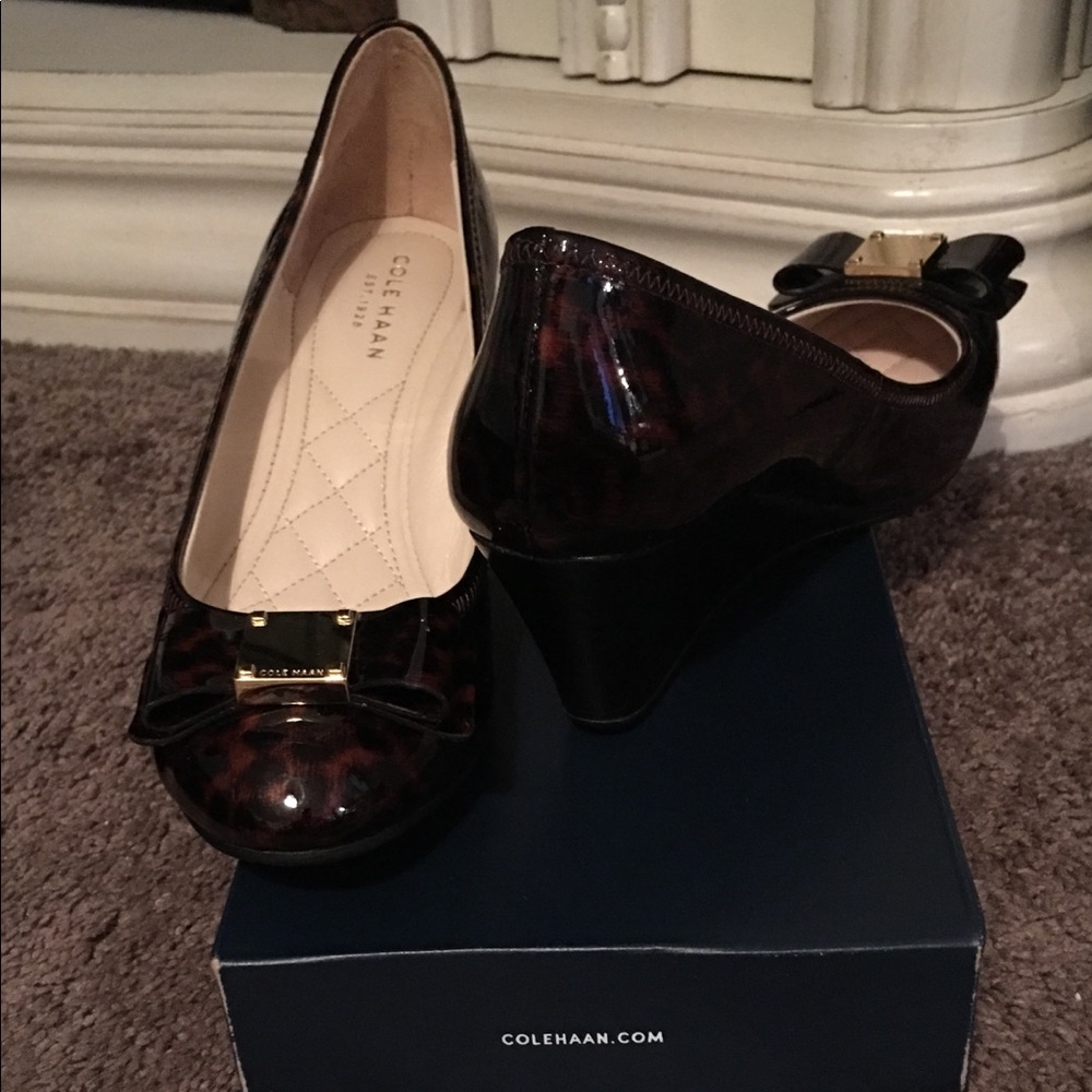 Cole Hana Bow Tali Grand Tortoise Wedge - Sold out